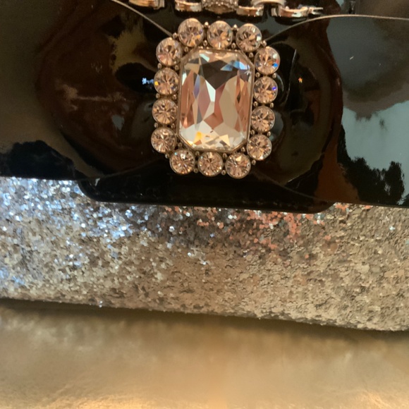 Brighton Purse “My Flat In London” 9”x6”x4.25” Adjustable Chain Strap - Picture 7 of 14